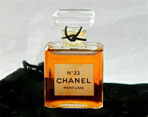 vintage Chanel no 22